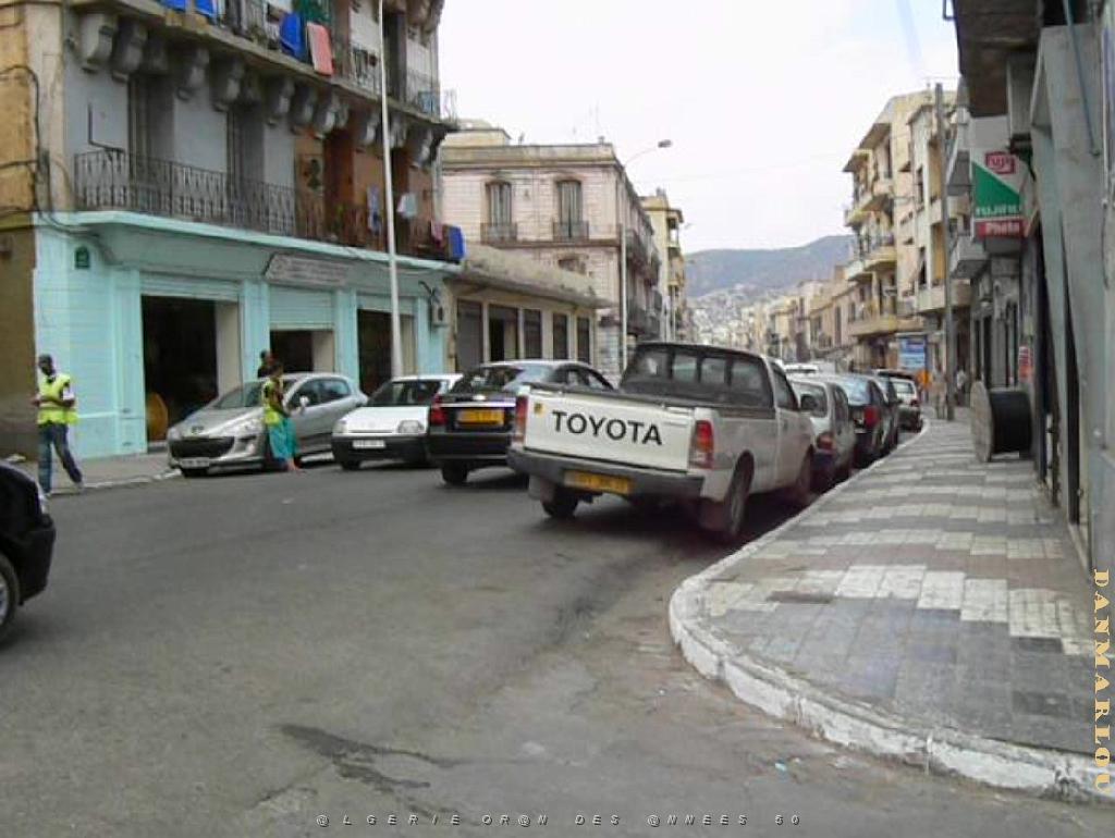 rue de Mostaganem vue de la rue Beauharnais.jpg